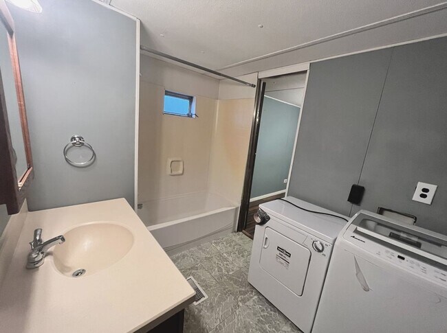 Photo - 1360 E Commercial St Unit 1360 E Commercial Trailer B