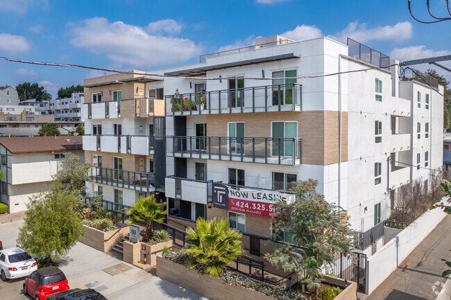 Building Photo - 1450 S Barrington Ave Rental