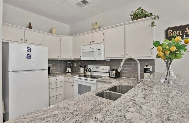 Photo - 504 River Oaks Dr