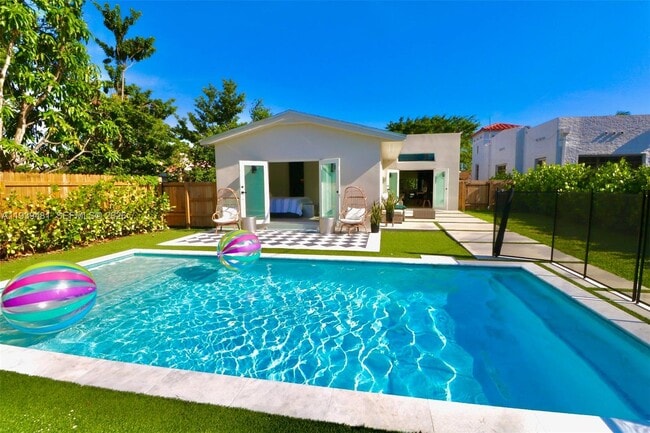 Photo - 2975 SW 15th St