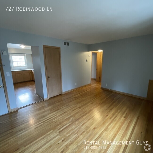 Building Photo - 1 Bedroom Triplex in Hopkins! Rental