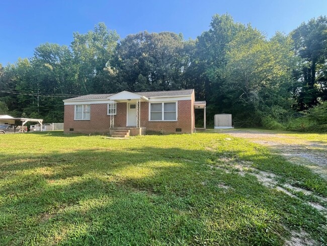 Building Photo - Newly renovated  3 bedroom 1 bath brick ranch home sitting on a large lot and on a quiet street i...