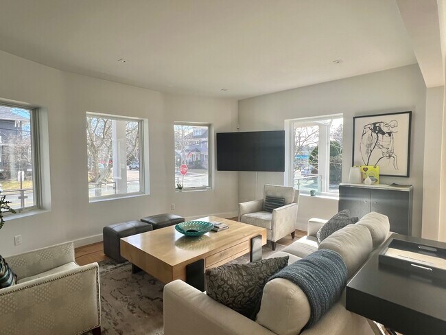 Photo - 168 Elmgrove Ave Unit # 1