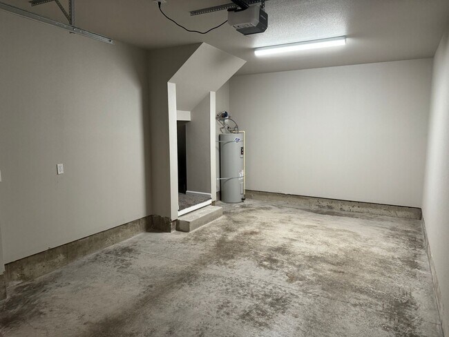 Photo - 1808/10/12 Rees Hill Townhouses Unit 1810