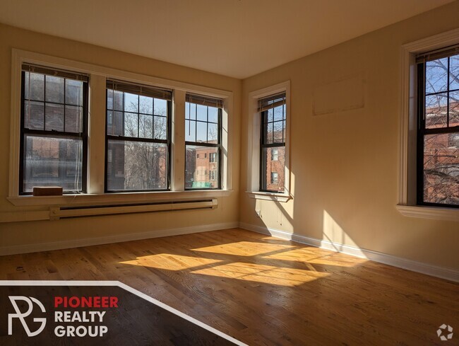 Building Photo - 4409 N Wolcott Ave Unit A2 Rental