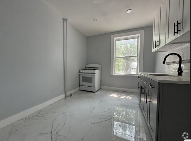Building Photo - 121 Manhattan Ave Unit 3 Rental