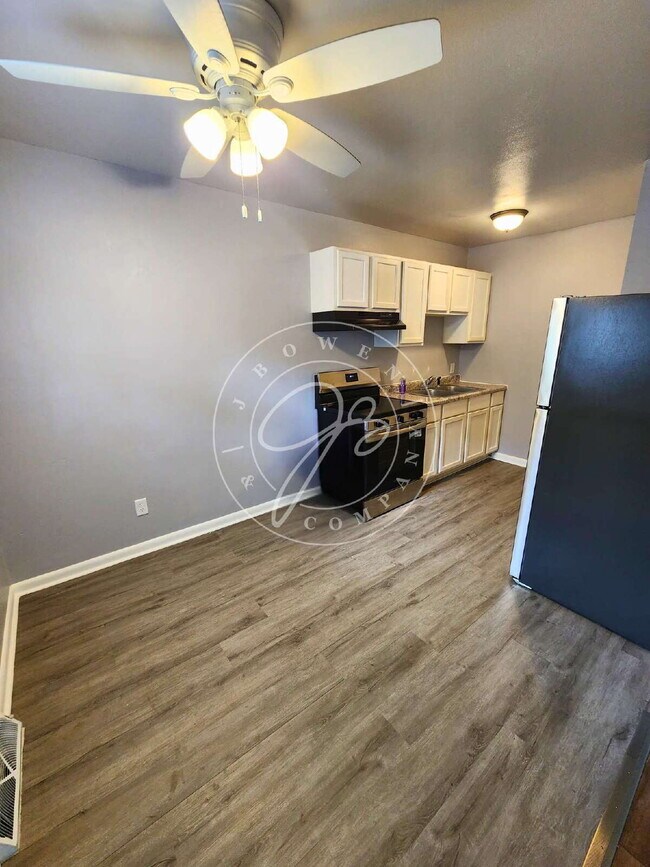 Photo - Beautifully updated 2 story 2 bed townhome! Central air! Unidad D