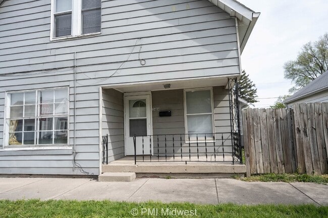 Photo - Charming 2 Bed Duplex in Indianapolis with Spacious Layout and Prime Location!