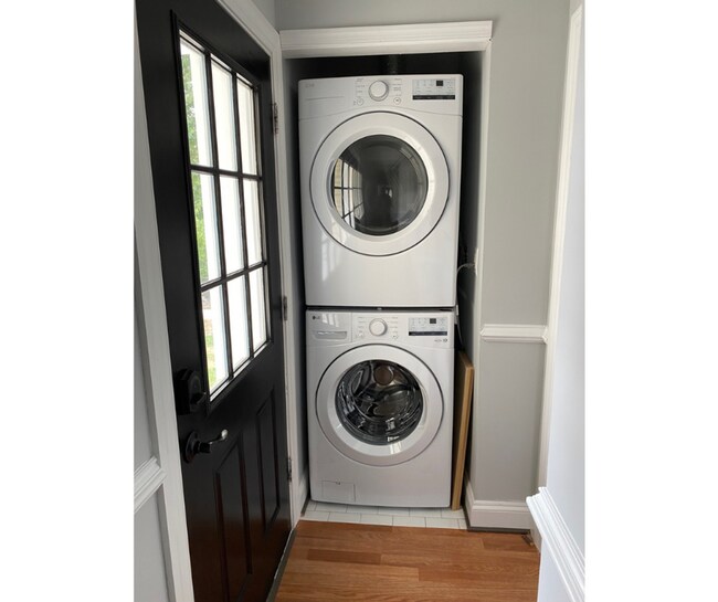 Photo - 4319 Kenwood Ave Unidad 9 Available Back Entranc $750