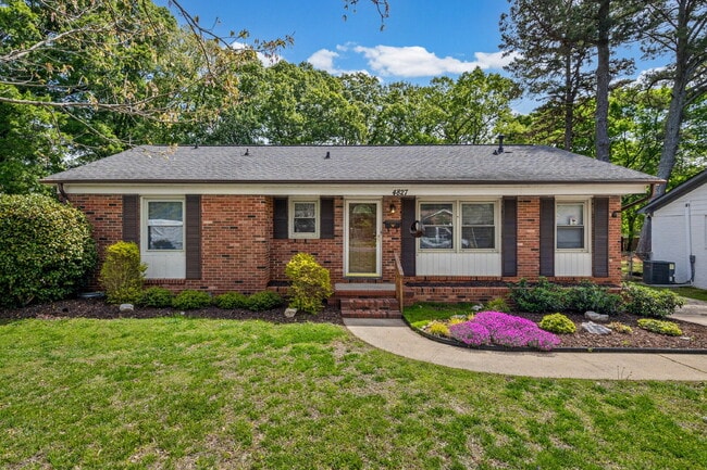 Building Photo - Charming Cul-de-Sac Ranch with Fenced Yard & Detached Garage – Move-In Ready!