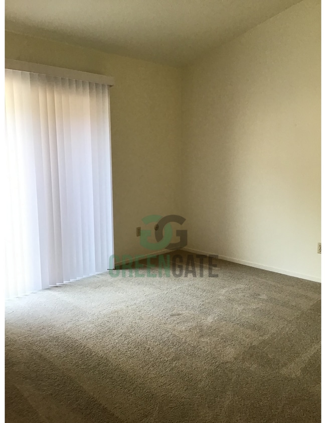 941 Claremont Ct