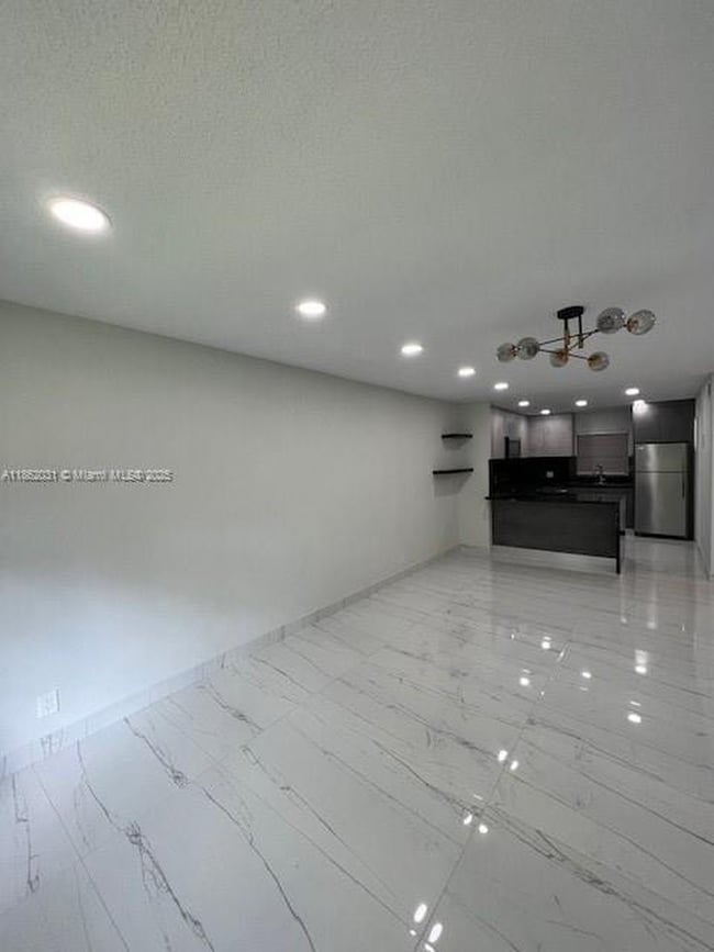 Building Photo - 5140 SW 40th Ave Unit 27C Rental