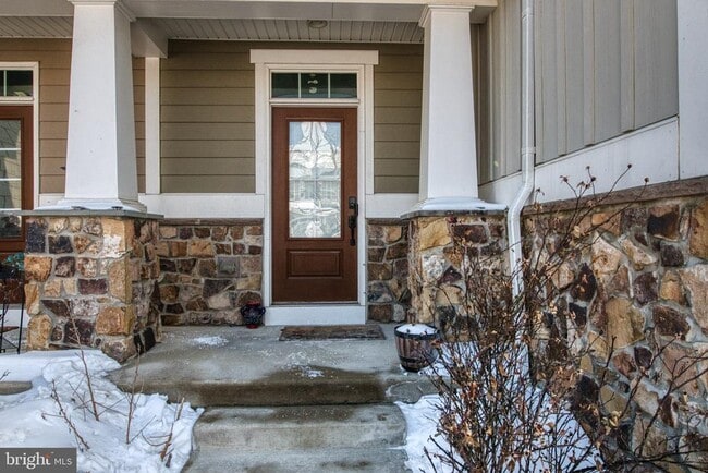 Building Photo - 315 Quarry Point Rd