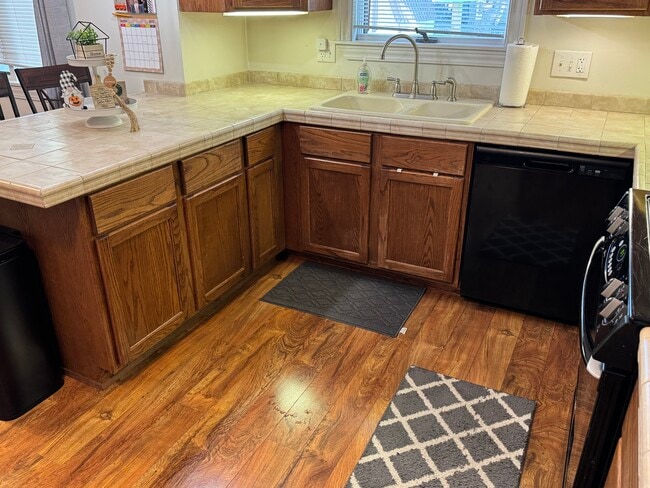 Photo - 1812 Lakeview Dr