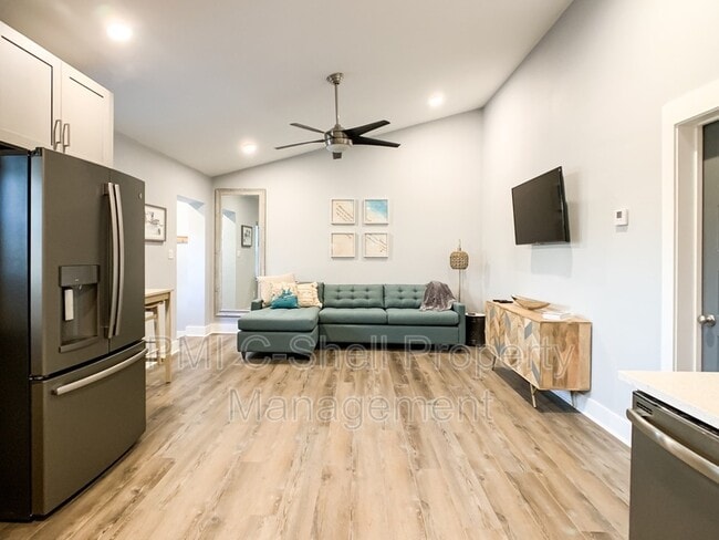 Photo - 103 N D St