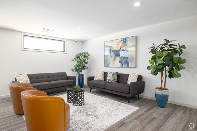 Clubroom Sitting Area - The Willow at Long Branch