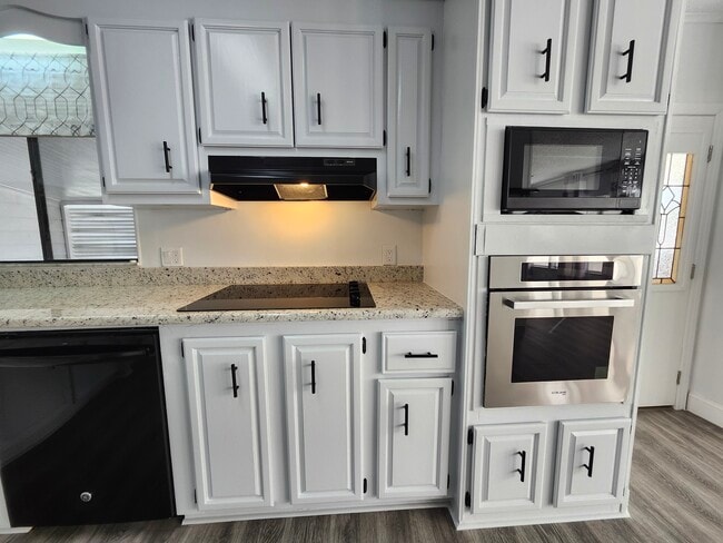 Photo - 1527 Black Forest Dr