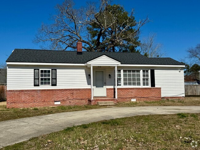 Building Photo - Renovated 2 Bedroom House