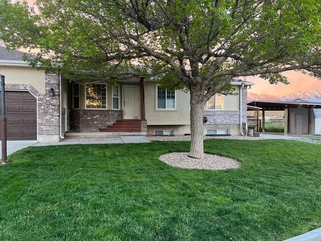 Front yard - 928 E. Bates Canyon Rd. Townhome