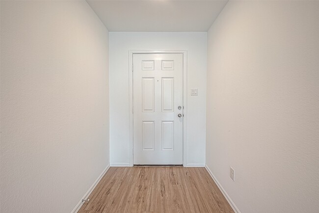 Photo - 27123 Breakaway Ln