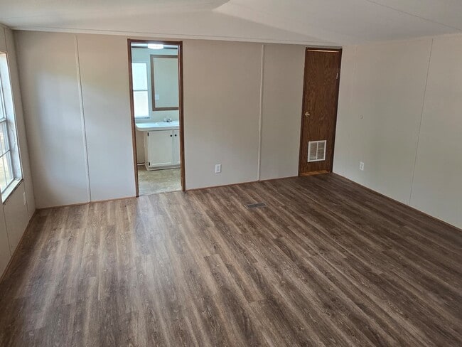 Photo - 518 Shirley Dr