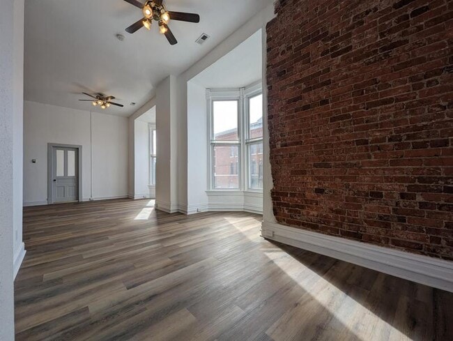 Photo - 108 N 1st St