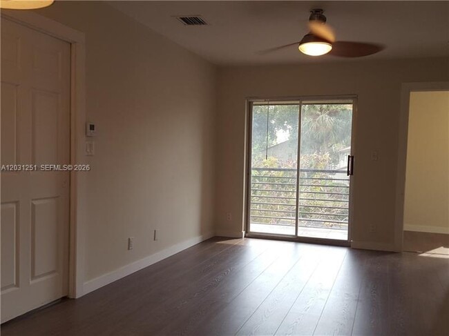 Building Photo - 109 Gardens Dr Unit 202