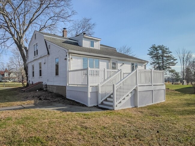 Photo - Spacious Renovated Colonial on The Lebanon Green