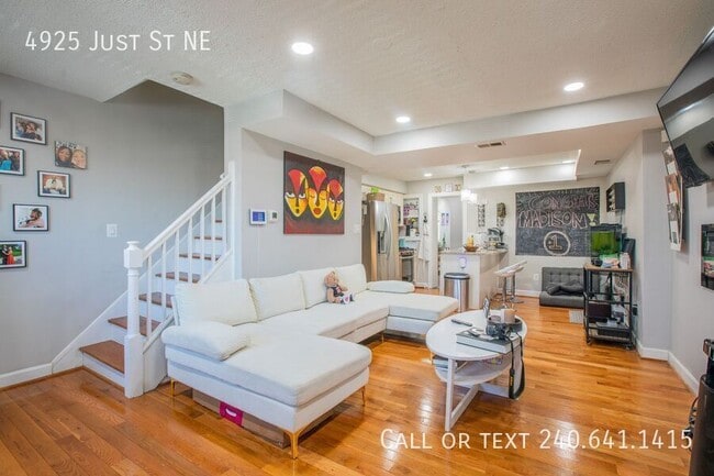 Photo - 4925 Just St NE