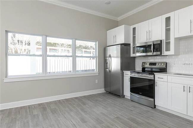 Building Photo - 114 8th Ave N Unit Apt 1