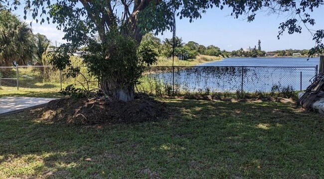 Photo - 2321 NW 6th St