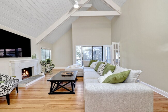 Building Photo - 193 Bayfield Ln Unit B