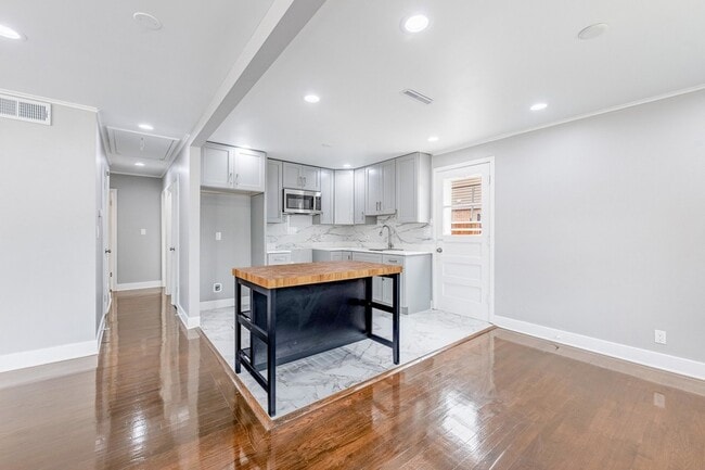 Photo - 4677 W 84th Pl