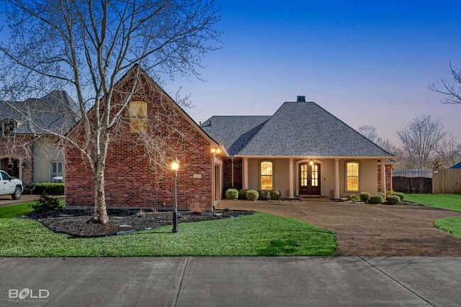 Check Out this 5 Bedroom 3 bath in the Haven - Check Out this 5 Bedroom 3 bath in the Haven Casa