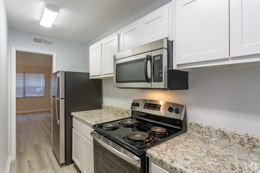 Remodeled, 2BR, 1.5BA-1100 SF, Kitchen