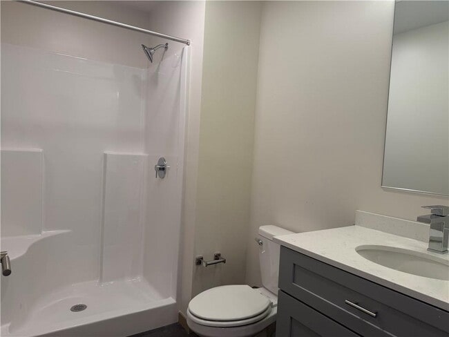 Photo - 1624 Lonsdale Ave