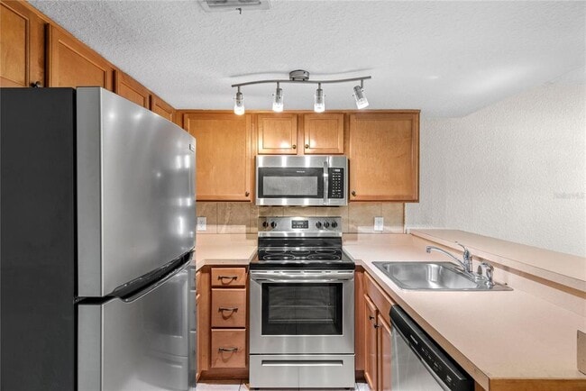 Photo - 210 N East St