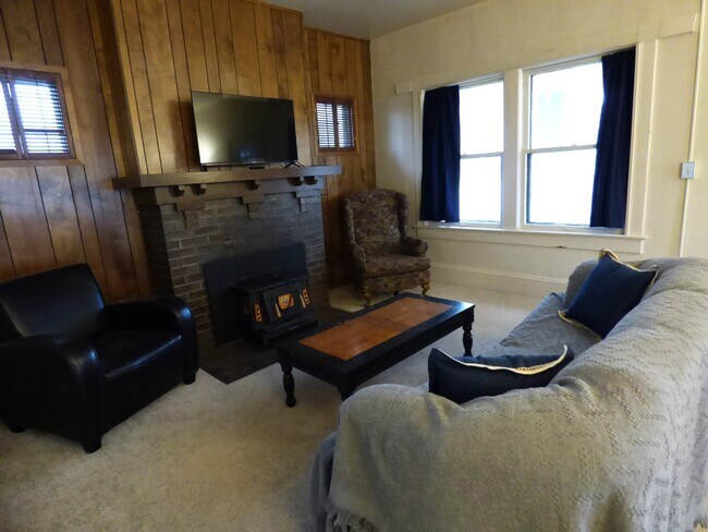 Photo - 823 W Boulevard St