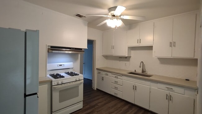 Photo - 4600 Brand Way