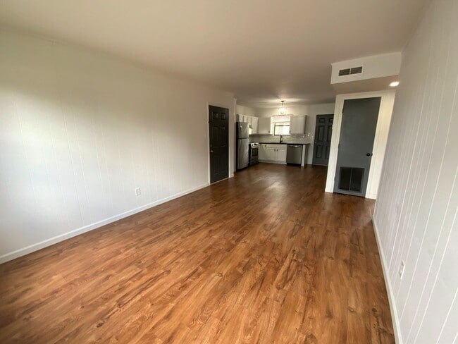 Photo - 100 Ravenwood Dr