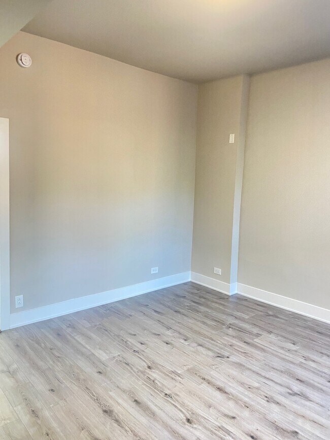 Photo - 856 N Mozart St Unit 3R