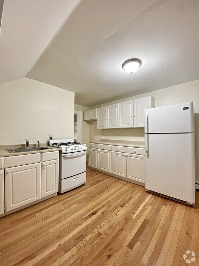 Building Photo - 189 Beacon St Unit 3R Rental