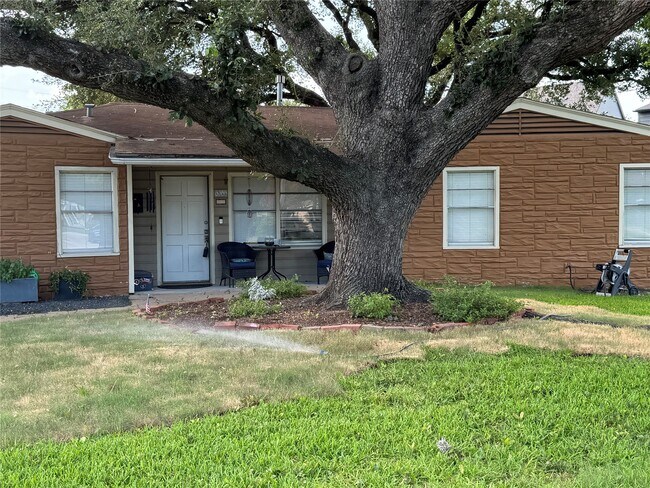 Photo - 6944 Burgess St