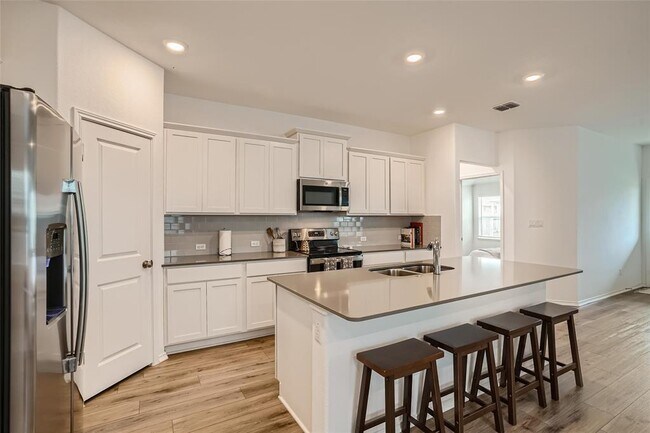 Photo - 510 Sixpence Ln