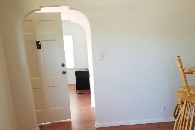 Photo - 8437 Naylor Ave