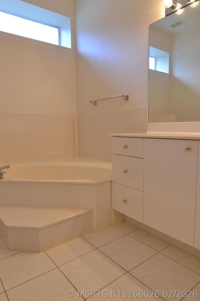 Photo - 705 SW Munjack Cir