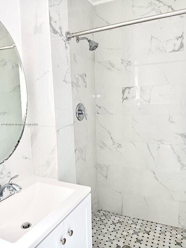 Photo - 931 NE 81st St