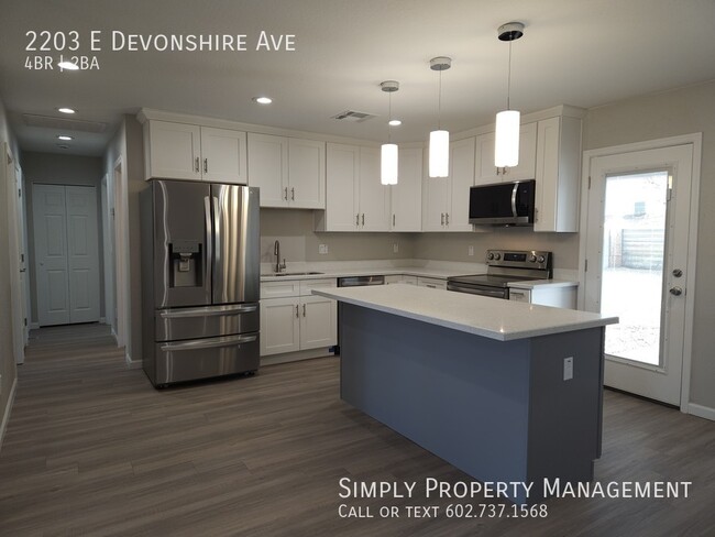 Photo - 2203 E Devonshire Ave