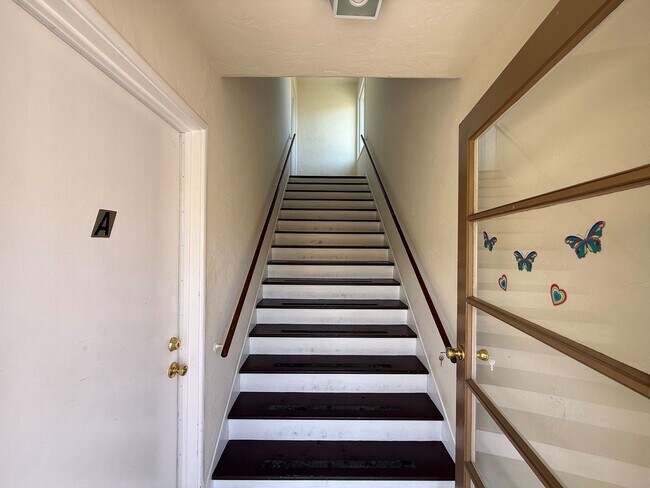 Photo - Bright Upper-Level 2BR Home in Alameda’s Desirable East End.