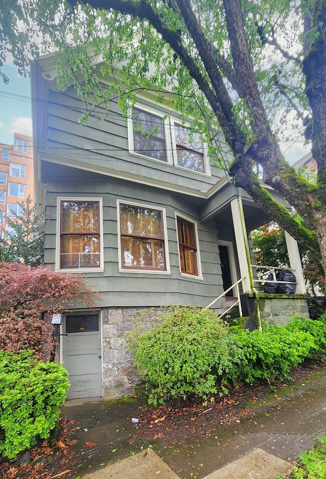 Building Photo - 1820 SW Main St